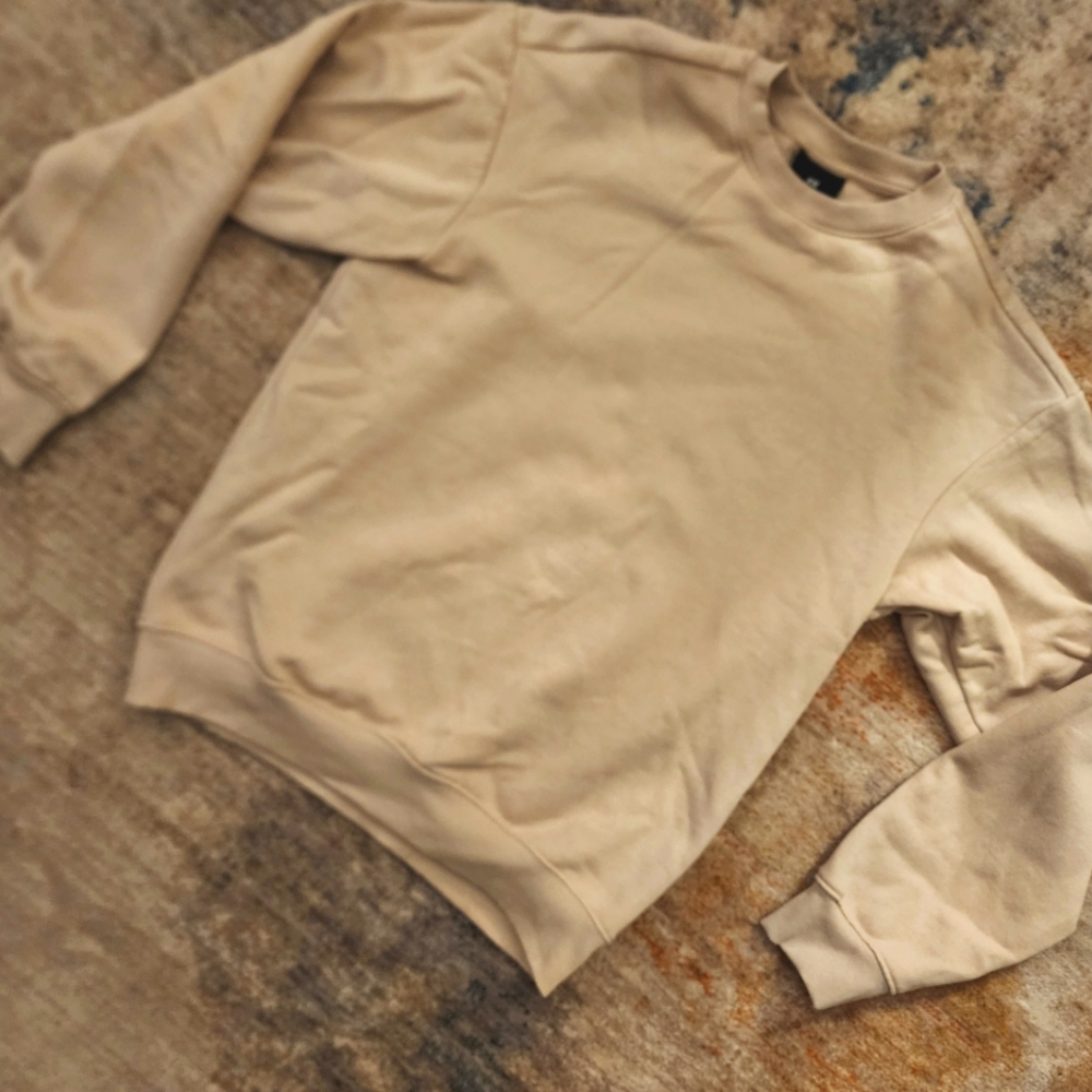 H&M Loose Fit Crew Neck Sweatshirt NWOT
